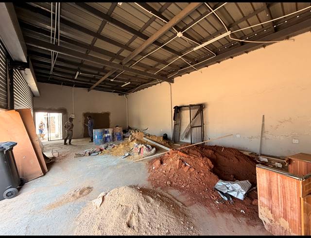 85M² RETAIL TO LET IN BARDENE